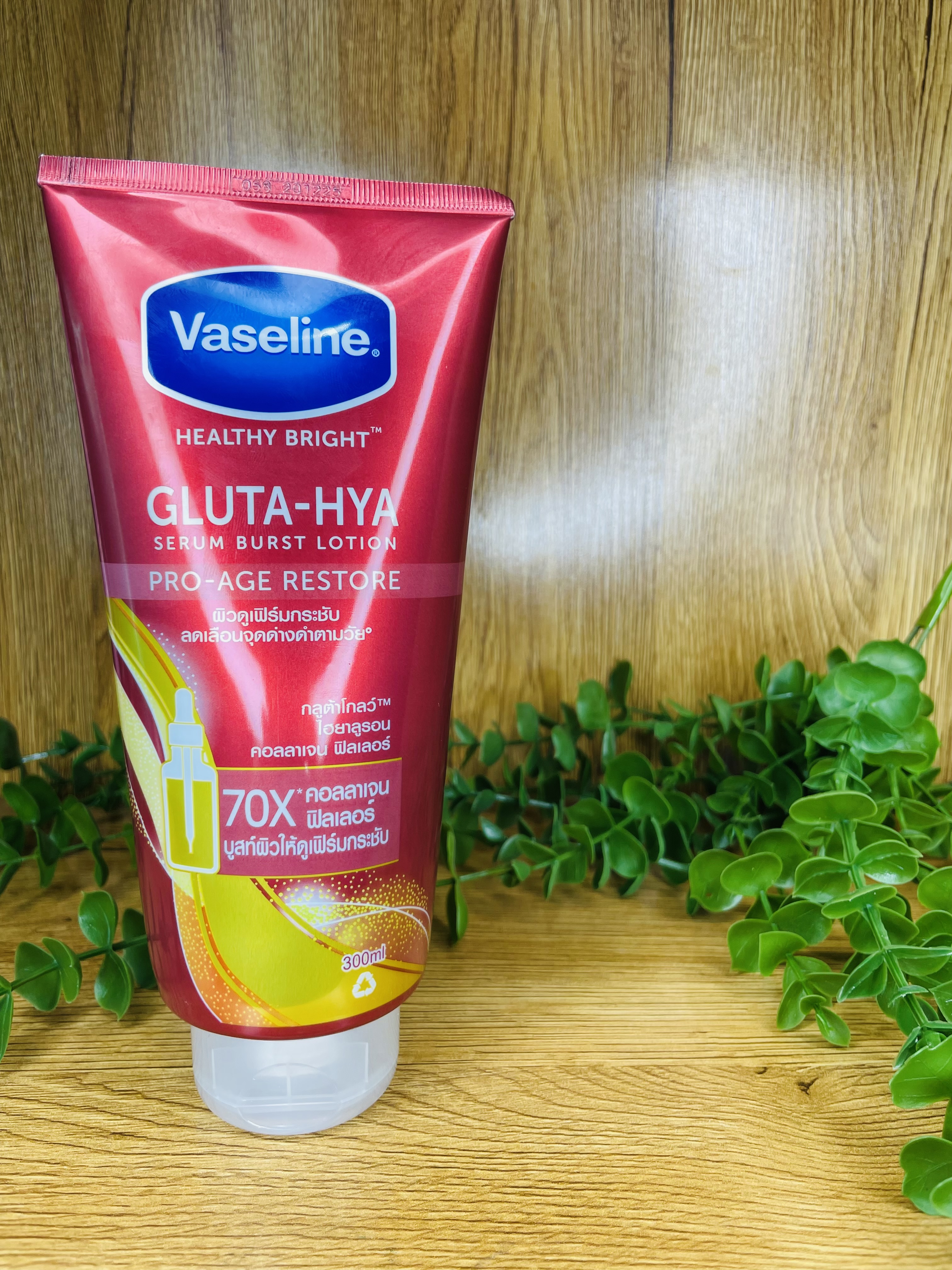 لوسیون سفید کننده و ضدچروک و آبرسان گلوتا اصل ❤️GLUTA-HYA PRO-AGE RESTORE