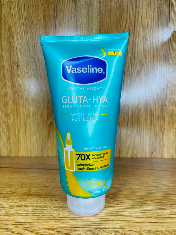 لوسیون سفید کننده و صاف کنندهپوست Vaseline Gluta-Hya اصل مدل سبز – Smoothing Perfector حجم ۳۰۰ml