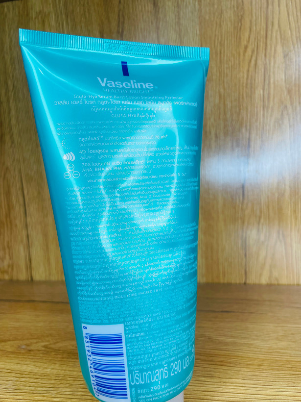 لوسیون سفید کننده و صاف کنندهپوست Vaseline Gluta-Hya اصل مدل سبز – Smoothing Perfector حجم ۳۰۰ml