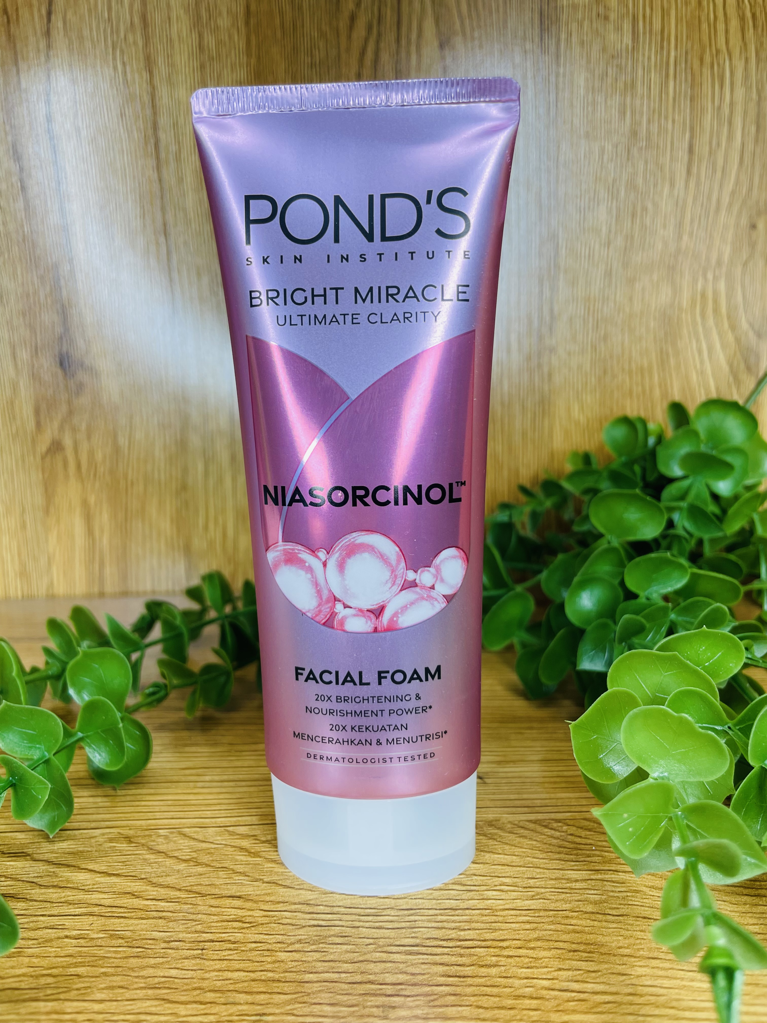 فو‎م شست شوی روشن کننده و ضدجوش پوندز Ponds نیاسورسینول POND'S Bright Miracle Facial Wash Niasorcinol with Niacinamide and E-Resorcinol